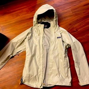 Patagonia womens rain jacket size M